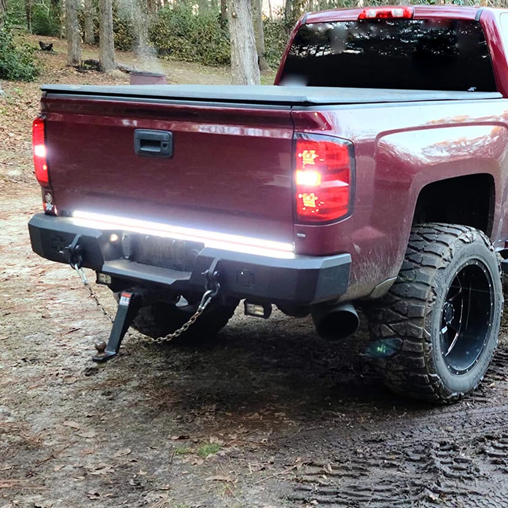 Customer review – LED tailgate bar preventing accidents in dark unlit roads